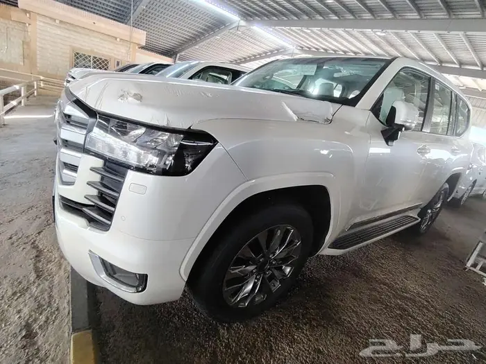 لاندكروزر L2 بنزين موديل 2025 حبه فقط ابيض لؤلؤي بنزين 7