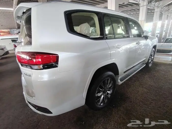 لاندكروزر L2 بنزين موديل 2025 حبه فقط ابيض لؤلؤي بنزين 8