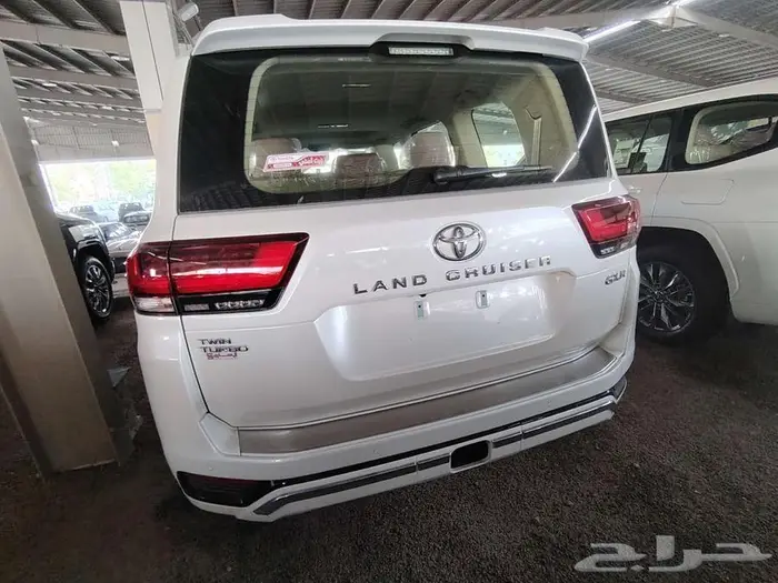 لاندكروزر L2 بنزين موديل 2025 حبه فقط ابيض لؤلؤي بنزين 11