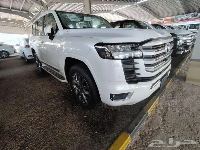 لاندكروزر L2 بنزين موديل 2025 حبه فقط ابيض لؤلؤي بنزين 0