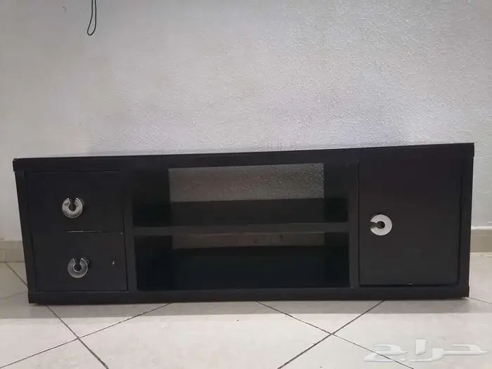 دولاب خشبي بني بسطح زجاجي 1