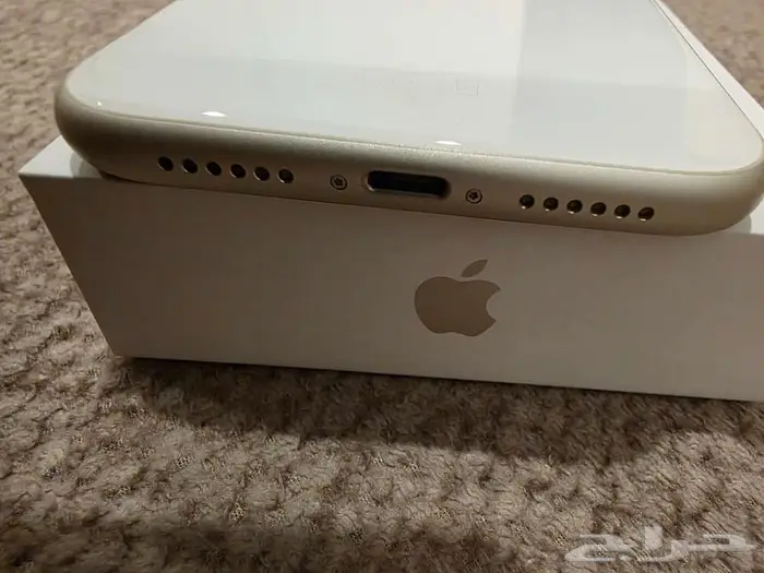 ايفون 11 ابيض 8