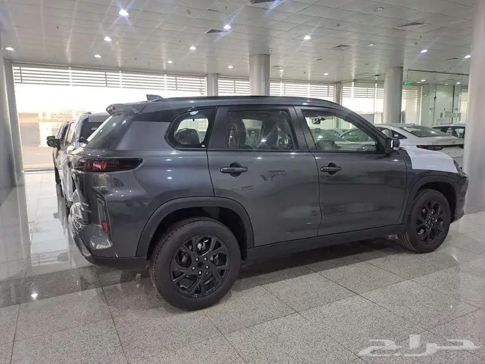 تويوتا اوربان GL ستاندر لون رمادي 2026 3