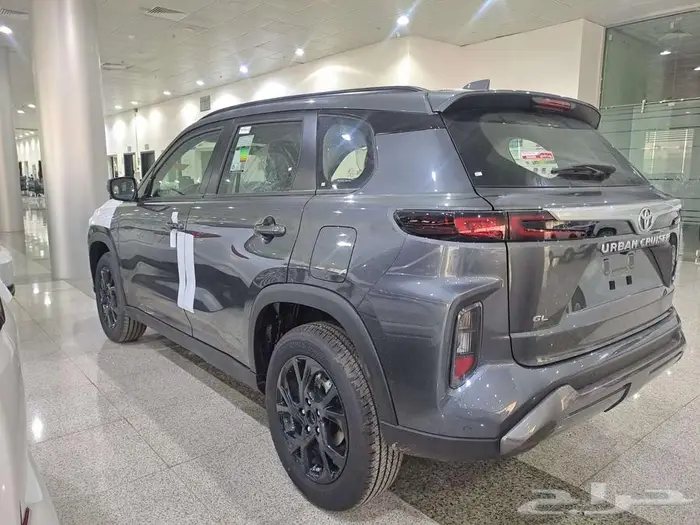 تويوتا اوربان GL ستاندر لون رمادي 2026 1