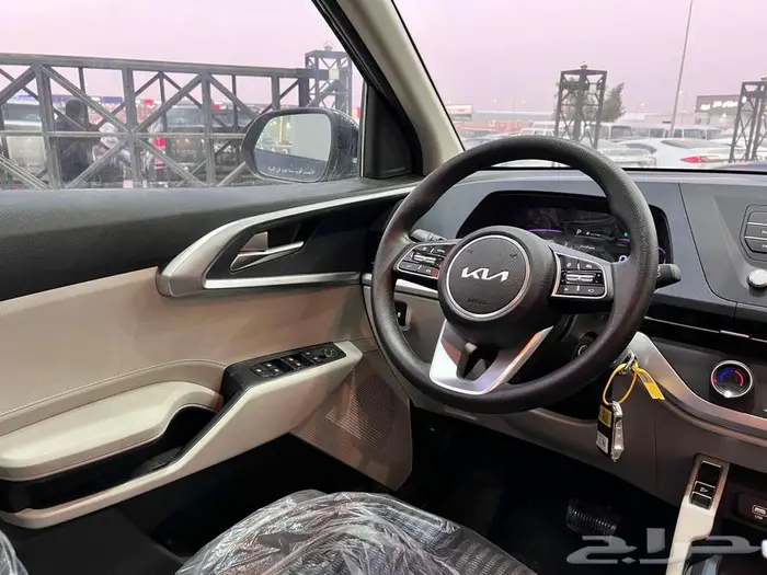 كيا كارينز نص فل موديل 2025 8