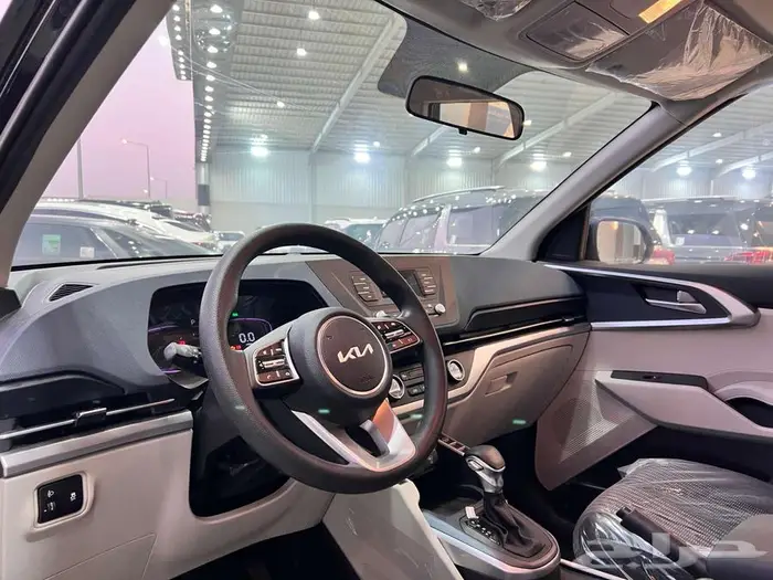 كيا كارينز نص فل موديل 2025 9