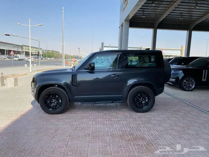 لاند روفر ديفندر 2024 SE 4