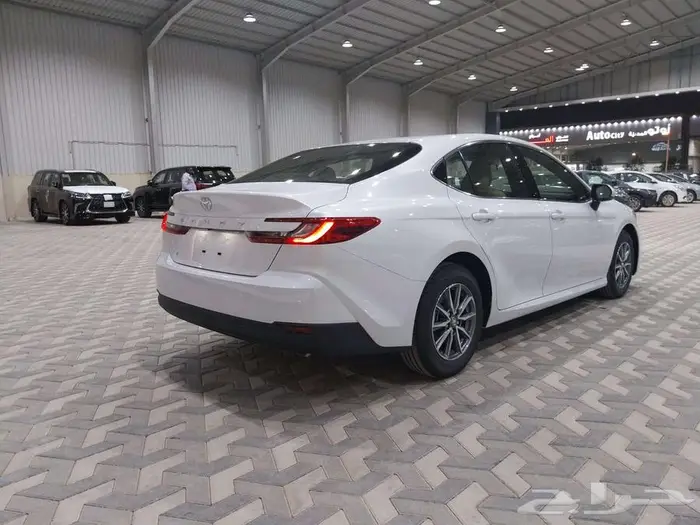 تويوتا كامري E بنزين ستاندر سعودي 2025 3