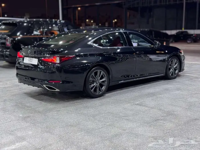 لكزس ES 350 موديل 2021 3