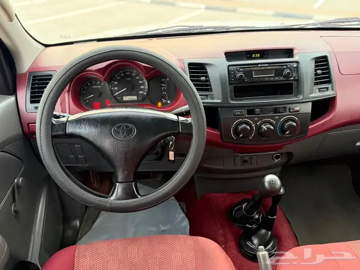 تويوتا هايلوكس 2014 نضيف جدا 19