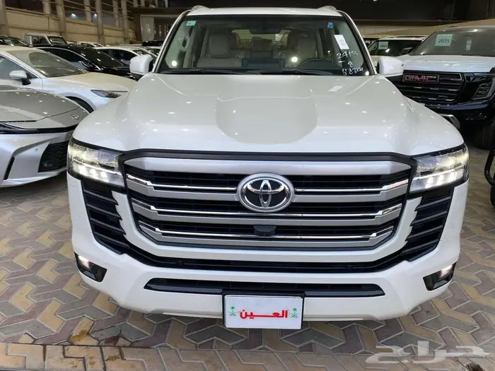 تويوتا لاند كروزر GXR-4 موديل 2022 عداد 6 الاف كم فقط 1