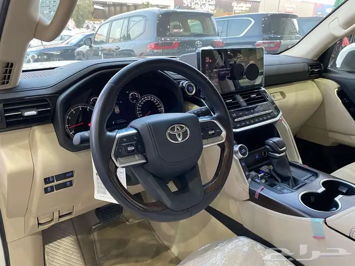 تويوتا لاند كروزر GXR-4 موديل 2022 عداد 6 الاف كم فقط 8