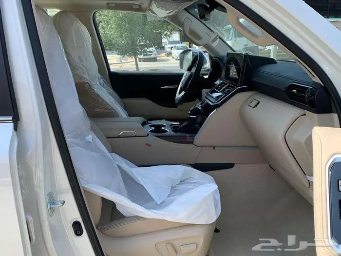 تويوتا لاندكروزر VX بنزين موديل 2024 8