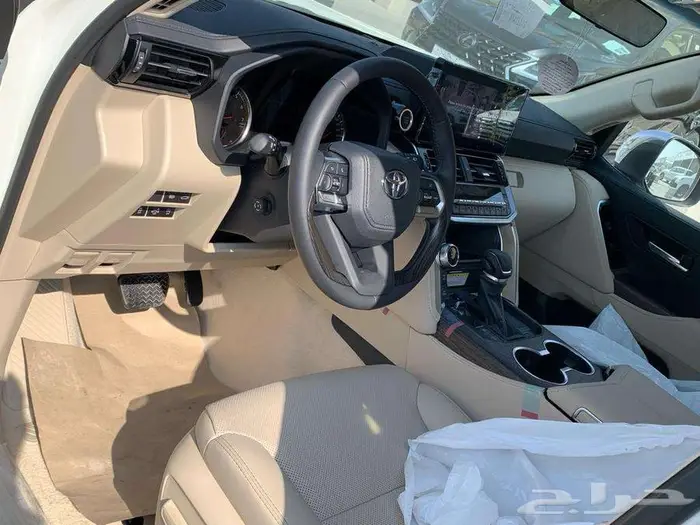 تويوتا لاندكروزر VX بنزين موديل 2024 11