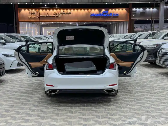 لكزس ES 350 سي سي ابيض بنزين 2025 اقل سعر كاش واقساط 40