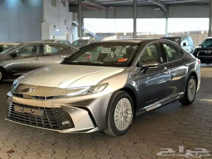 تويوتا كامري LE بنزين 2025 1