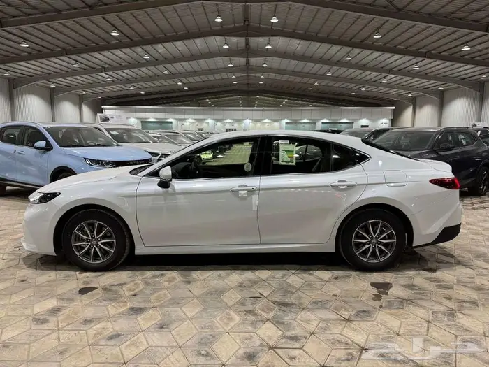 تويوتا كامري LE بنزين 2025 1