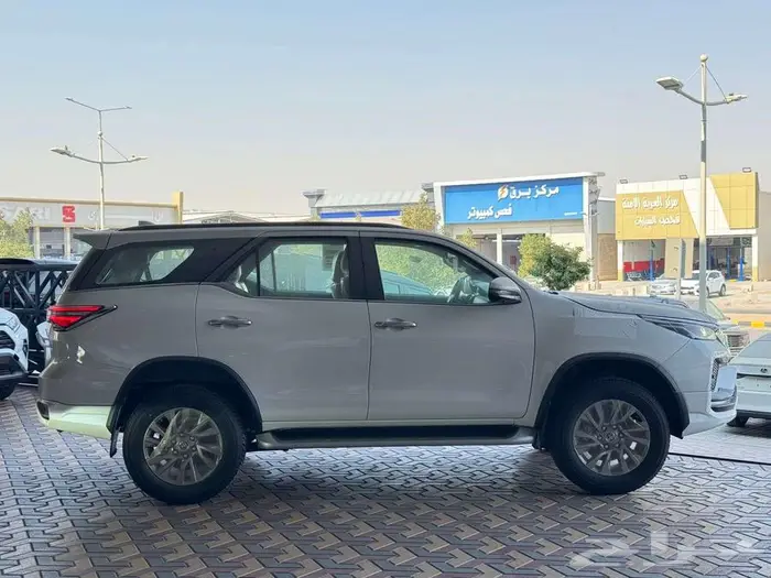 تويوتا فورتشنر VX3 بنزين 2025 بريمي كاش واقساط 4