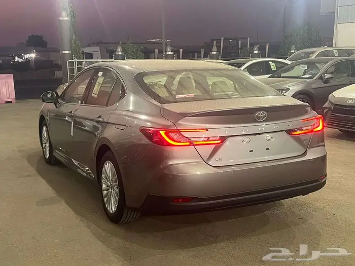 تويوتا كامرى LE بنزين موديل 2025 تيتانيوم 5