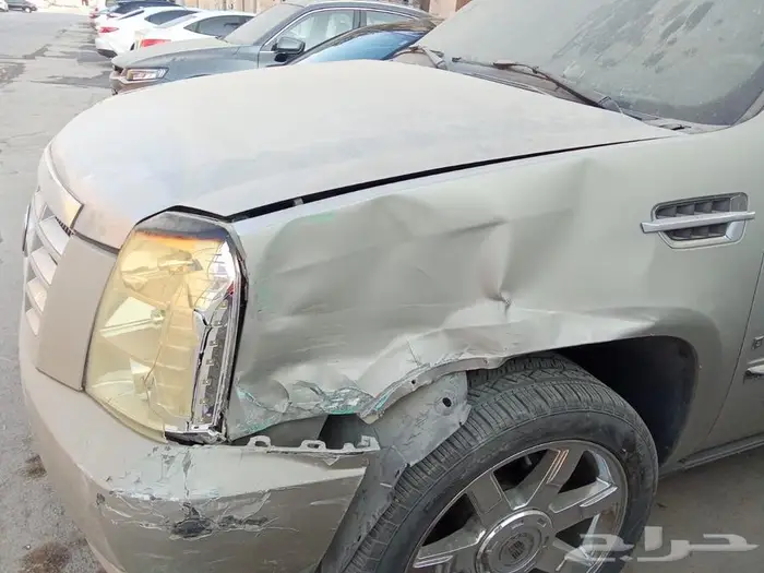 للبيع إسكاليد مصدوم محركات شاص  شرط .. الداخليه 87 3