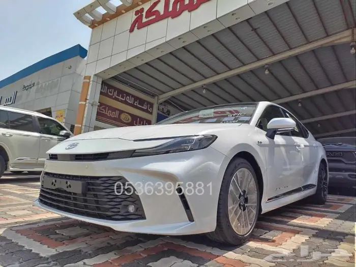 تويوتا كامري 2025 LE هايبرد عبداللطيف جميل 2