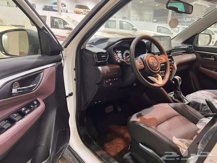 تويوتا اوربان كروزر فل كامل 2026 10