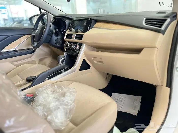 ميتسوبيشي اكسباندر 2025 ابيض 15