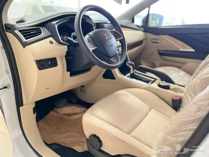 ميتسوبيشي اكسباندر 2025 ابيض 16