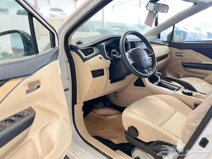 ميتسوبيشي اكسباندر 2025 ابيض 13