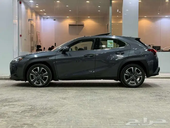 لكزس UX 300 H فل كامل هايبرد 2025 - خليجي - عرض نهايه العام 2