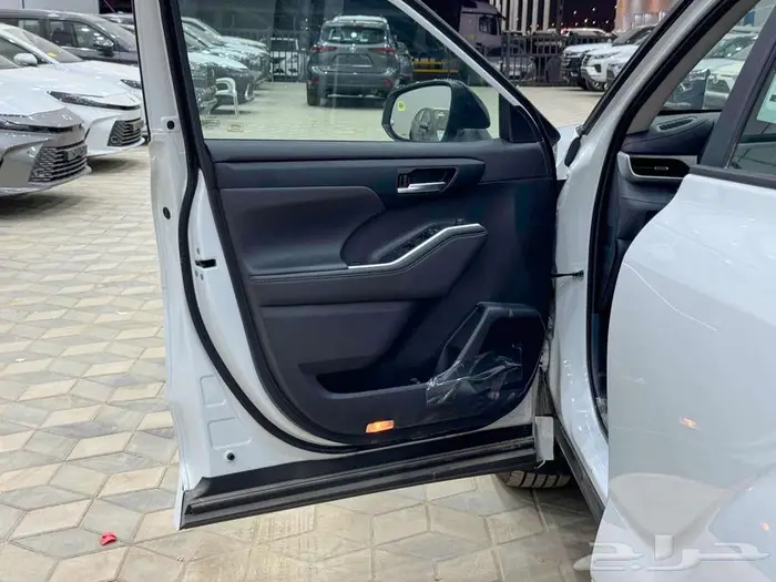 تويوتا هايلاندر دبل بلاك اديشن ابيض هايبرد 2025 اقل سعر 13