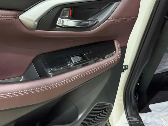 تويوتا اوربان فل ابيض سقف اسود بنزين 2026 اقل سعر كاش واقساط 2