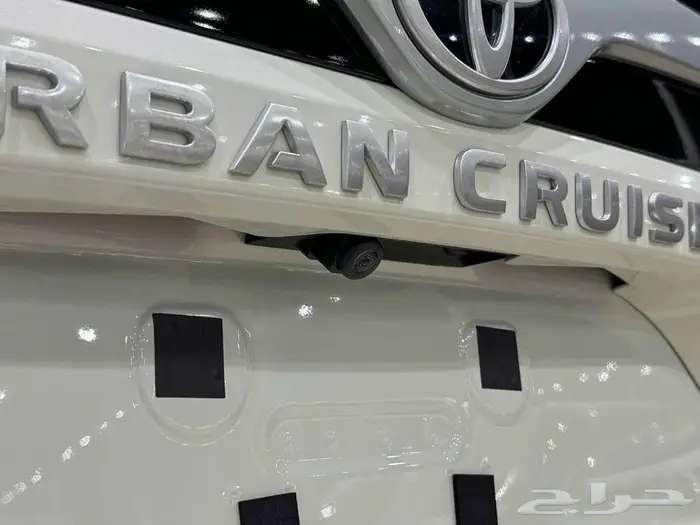 تويوتا اوربان فل ابيض سقف اسود بنزين 2026 اقل سعر كاش واقساط 5