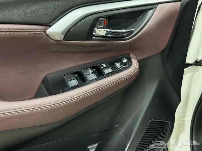 تويوتا اوربان فل ابيض سقف اسود بنزين 2026 اقل سعر كاش واقساط 23