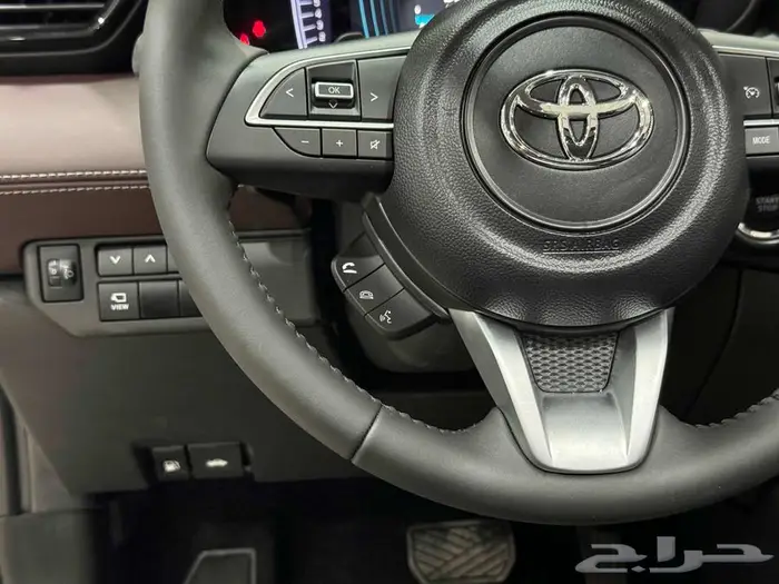 تويوتا اوربان فل ابيض سقف اسود بنزين 2026 اقل سعر كاش واقساط 20