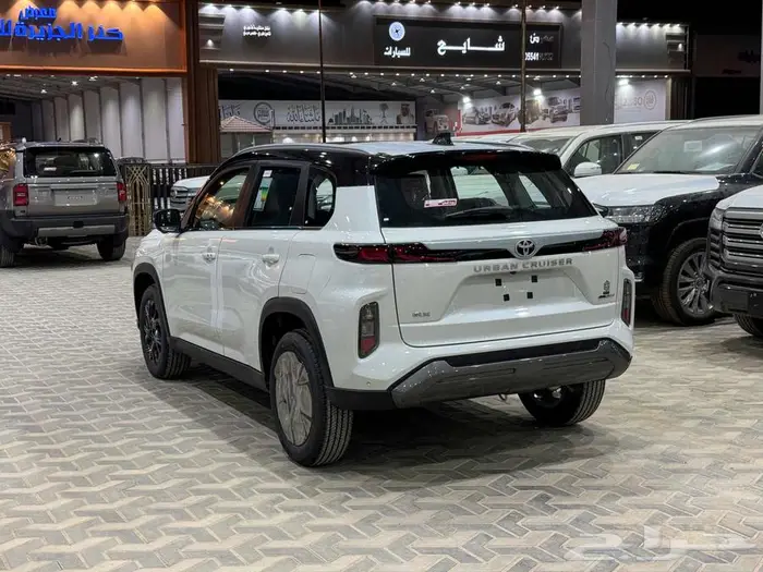 تويوتا اوربان فل ابيض سقف اسود بنزين 2026 اقل سعر كاش واقساط 32