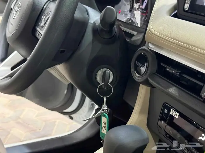 تويوتا يارس نص فل أبيض بنزين 2026 اقل سعر كاش وبنوك 9