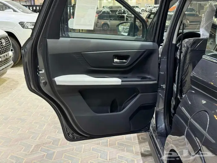 تويوتا فيلوز رمادي بنزين 2025 اقل سعر كاش واقساط 27