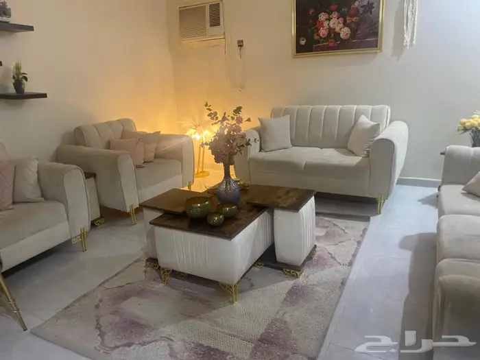 طقم كنب زائد سجاد و ستائر وطقم طاولات 1