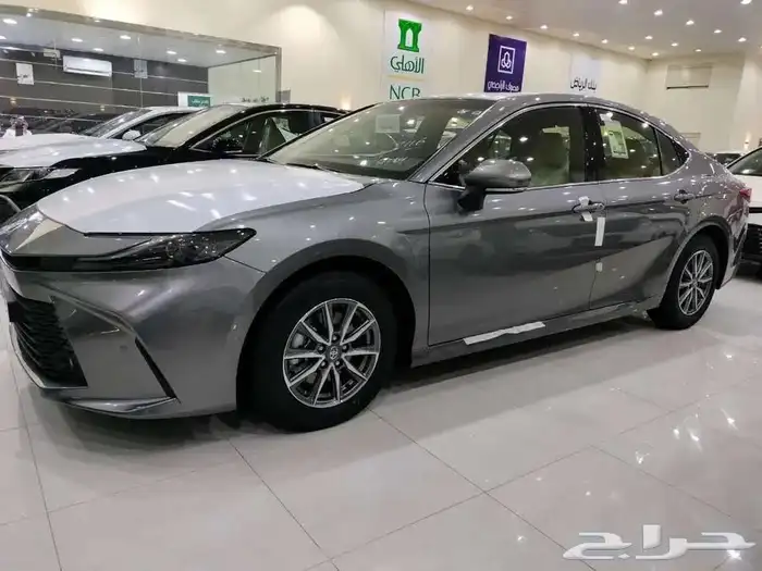 تويوتا كامري E 2025 1