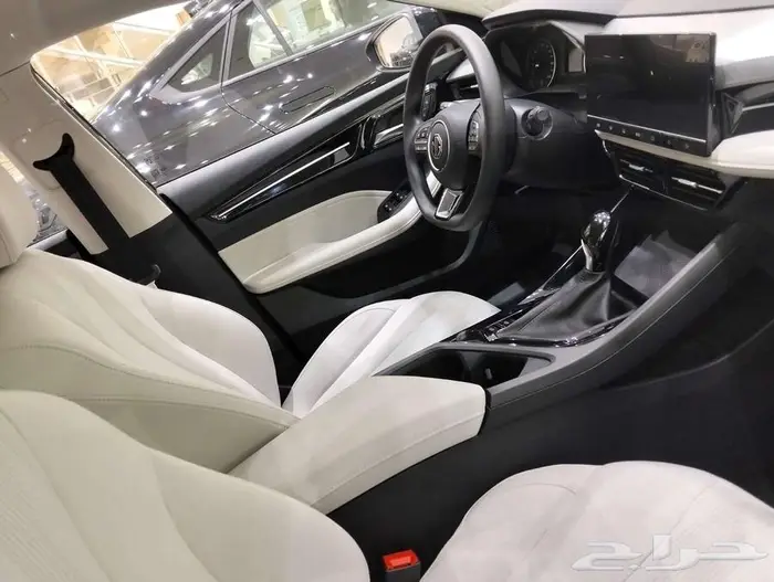 ام جي 5 الجديده 2025 بمواصفات واداء وبعرض نهايه العام 2