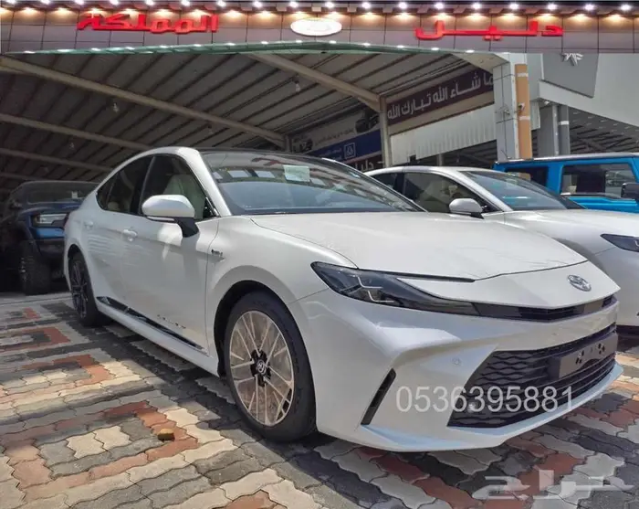 تويوتا كامري 2025 LE هايبرد عبداللطيف جميل 0