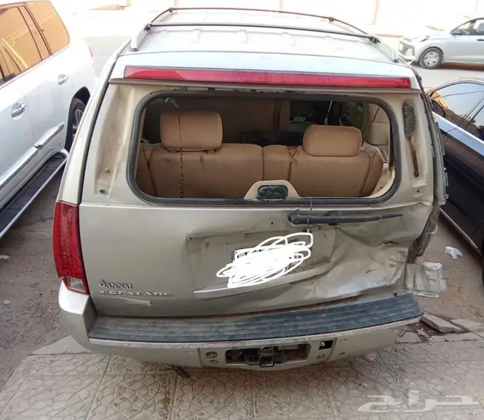 للبيع إسكاليد مصدوم محركات شاص  شرط .. الداخليه 87 0