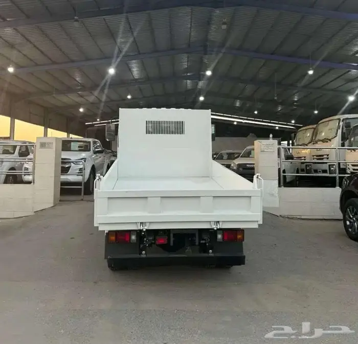 ايسوزو قلاب 3 طن موديل 2025 4