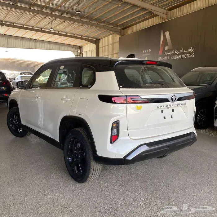 تويوتا أوربان كروزر GLX بنزين 2026 - كاش و أقساط 13