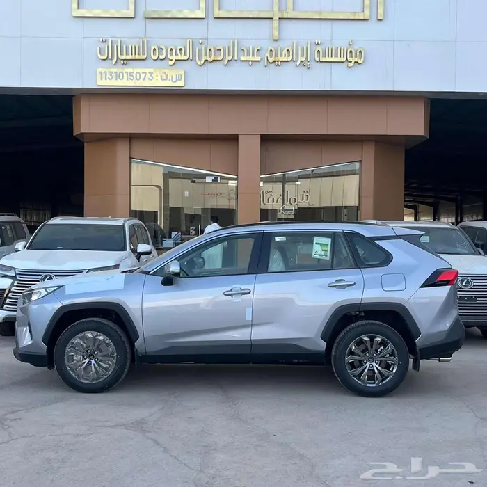 تويوتا راف فور نص فل 2025 XLE 3