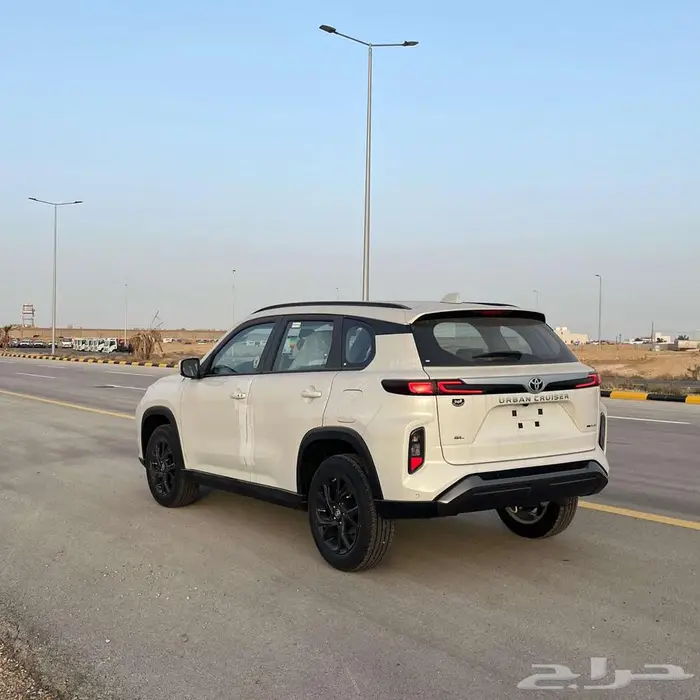 تويوتا اوربان كرروز 2026 7