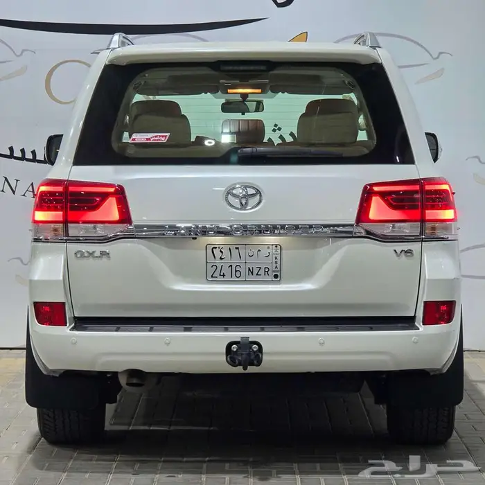 لاندكروزر GXR رقم 2 بنزين 6 سلندر 2020 ممشى 125 الف 3