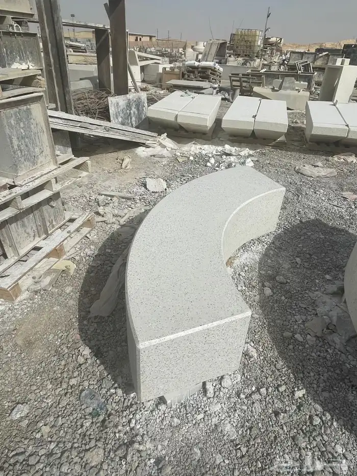 كراسي خرسانية وحاويات واحواض للحدايق 7