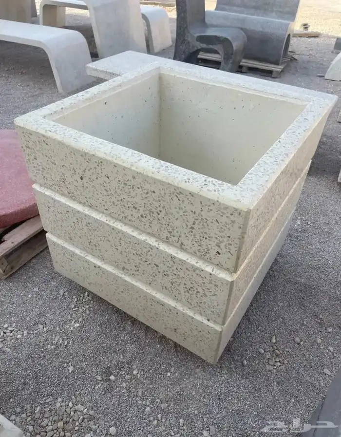 كراسي خرسانية وحاويات واحواض للحدايق 56